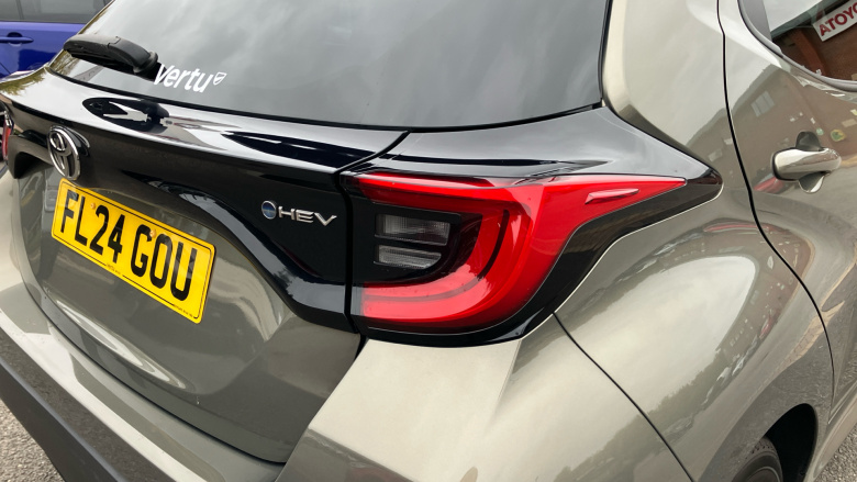 Toyota Yaris 1.5 Hybrid Design 5dr CVT Hybrid Hatchback